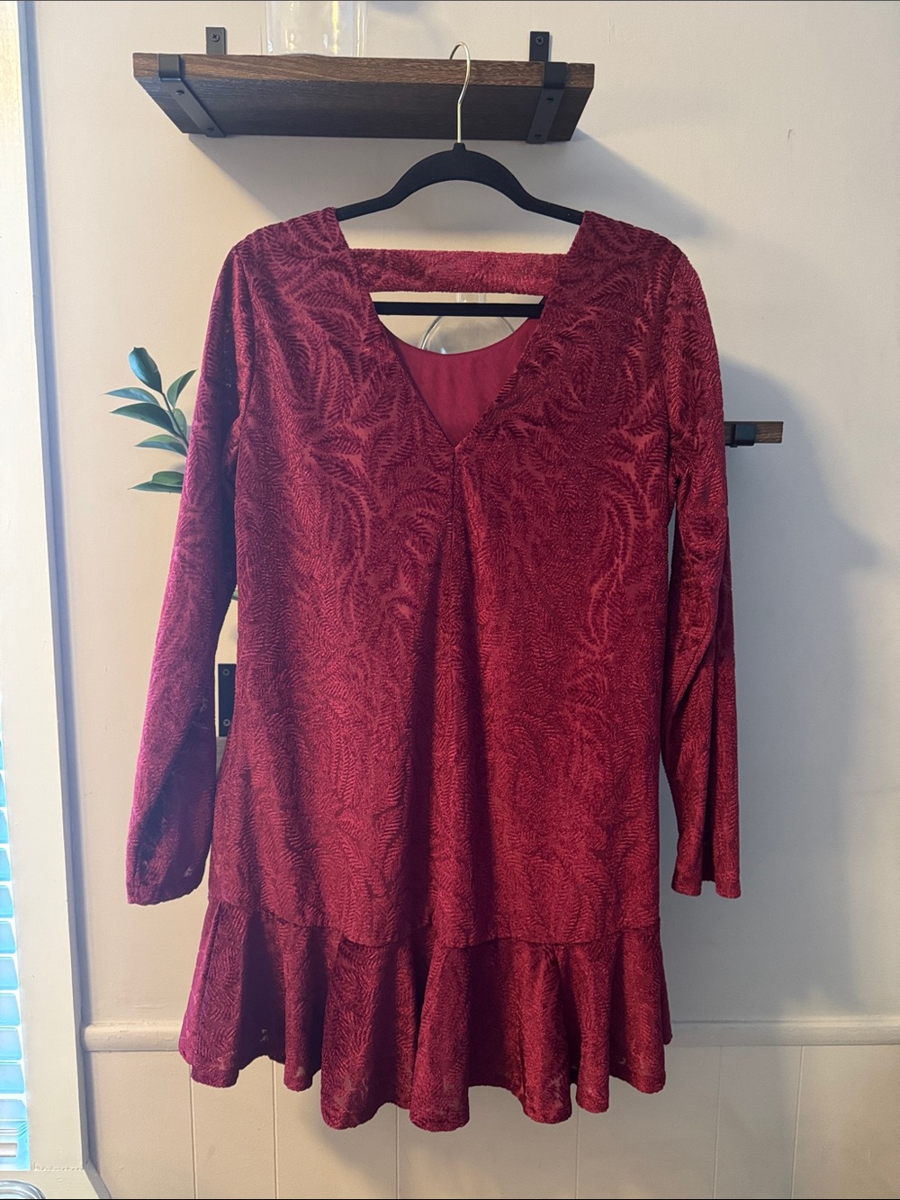 Francesca’s Red Textured Ruffle-Hem Long Sleeve Dress Size Medium - Picture 3 of 5
